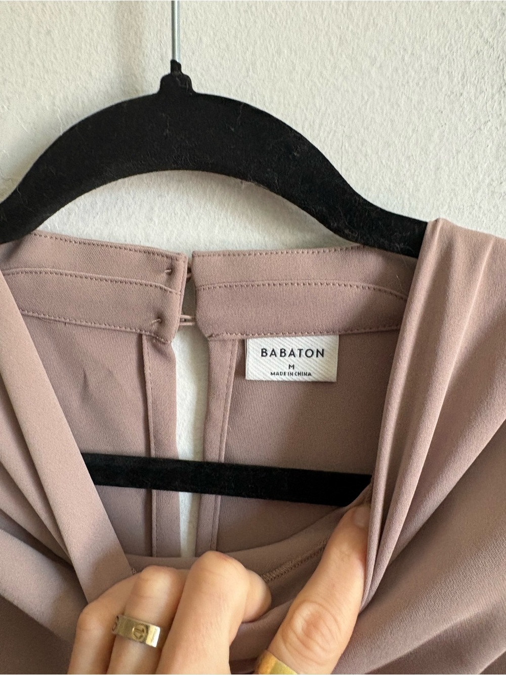 Aritzia Babaton Sz M Carter Tan Drappy Elegant Office Feminine Blouse - Picture 4 of 10
